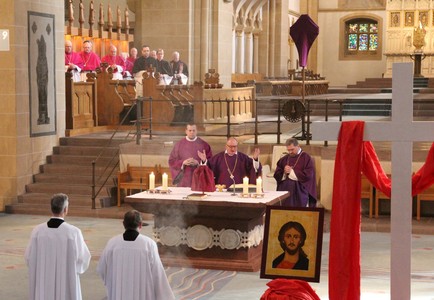 Die neuen Domkapitulare Andreas Coersmeier und Dr. Gerhard Best feierten nach ihrer Einführung die Eucharistie im Hohen Dom.